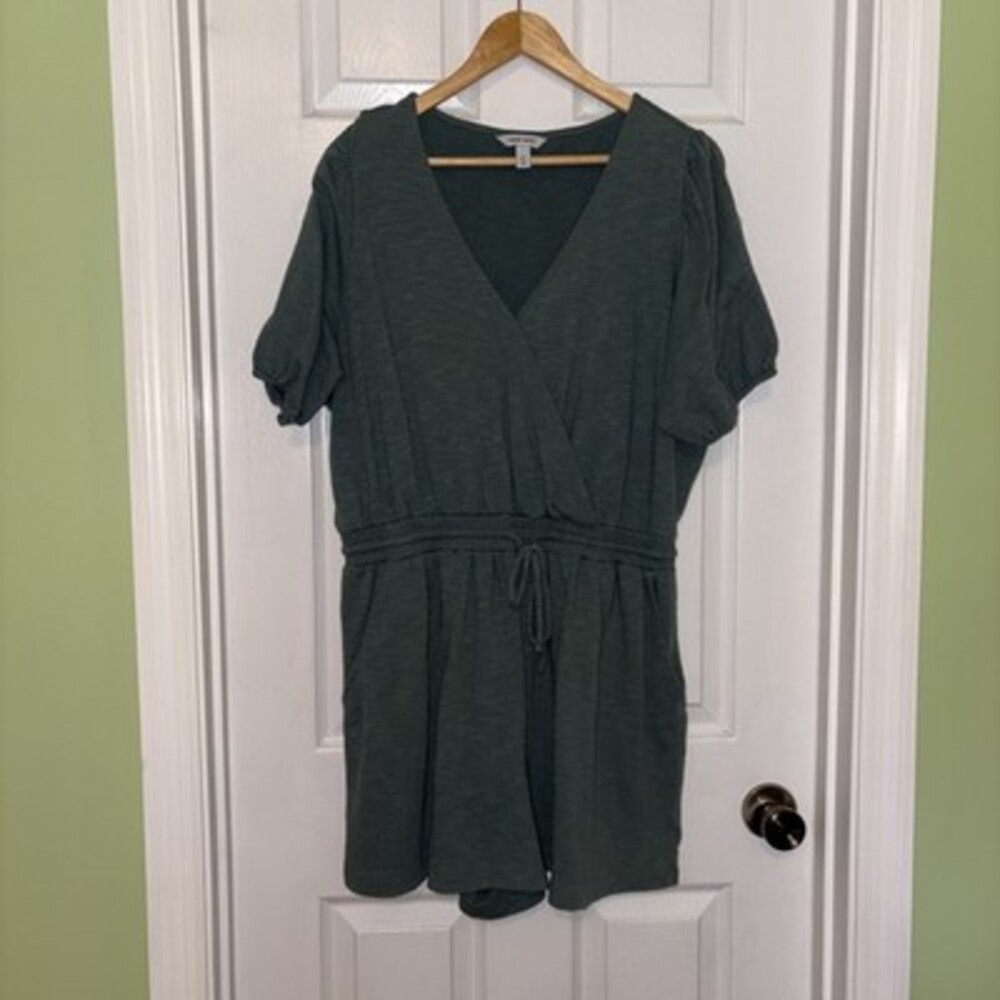 EUC Nine West Sage Green Romper Size XL Short Sleeve, Elastic Waist, Cool V-Neck